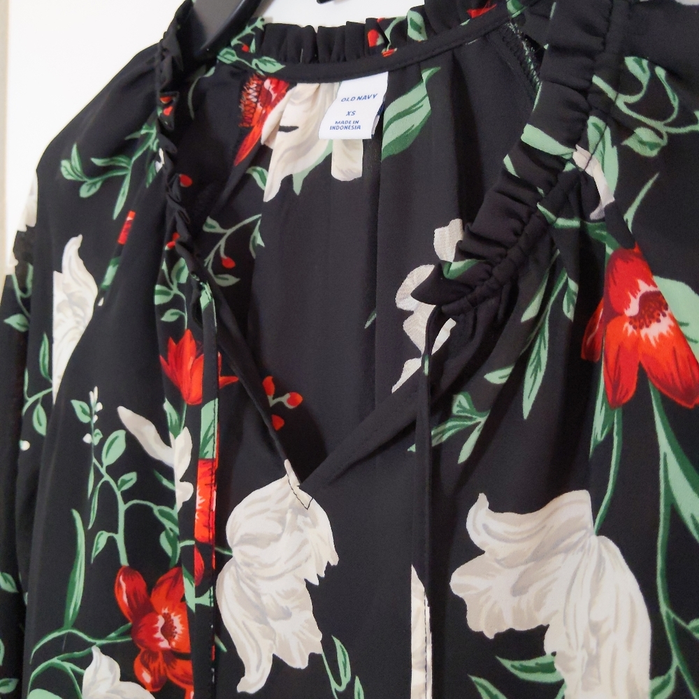 Floral chic Top NWT